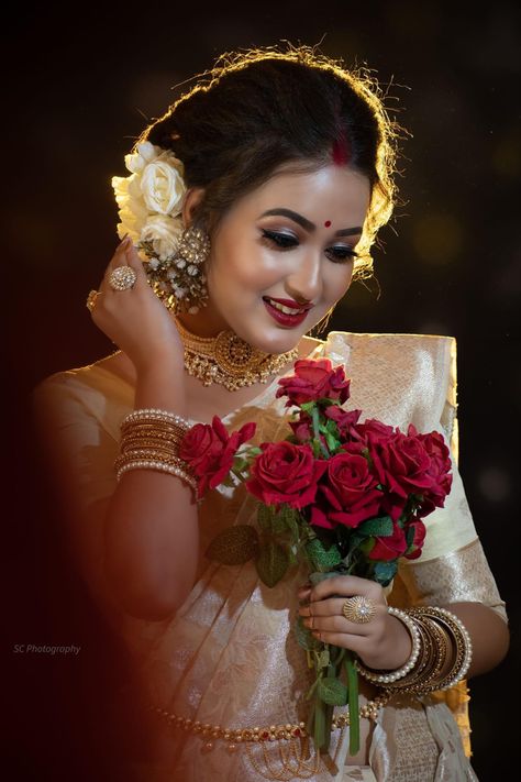 Bridal Look In Saree, Bengali Bridal Look, Bengali Bride Reception Look, Bridal Makeup Pictures, Saree 2023, Nikon D7500, Indian Bride Poses, Wedding Bangles, Bengali Bridal Makeup