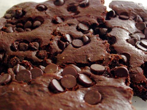 SHOULD BE SINFUL Triple Chocolate Fudge Cake Triple Chocolate Fudge Cake, Easy Chocolate Fudge Cake, Chocolate Fudge Cake Recipe, Fudge Cake Recipe, Dry Cake, Easy Chocolate Fudge, Devils Food Cake Mix Recipe, Dark Chocolate Fudge, Cooking Chocolate