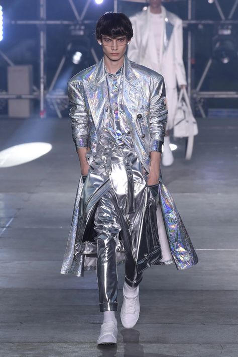 Shiny Suit Men, Futuristic Costume Men, Metallic Outfit Men, Silver Outfit Men, Metallic Silver Outfit, Galactic Outfit, Black And Silver Outfits, Beyonce Tour, Metallic Outfit