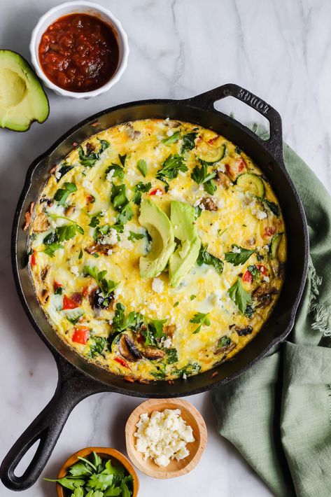 garnished frittata in skillet Frittata Cast Iron Skillet, Veggie Egg Frittata, Cast Iron Egg Frittata, Cast Iron Frittata Recipes, Veggie Breakfast Skillet, Vegetarian Breakfast Skillet, Veggie Frittata Recipes, Dairy Free Frittata, Meal Prepping For The Week