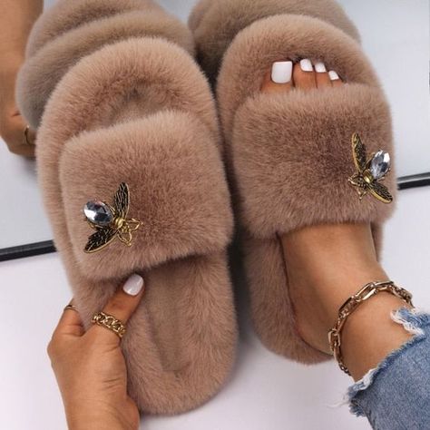 Slippers Fur, Casual Slides, Fur Decor, Faux Fur Slides, Fluffy Slippers, Slides For Women, Platform Flip Flops, Cute Slippers, Fur Shoes