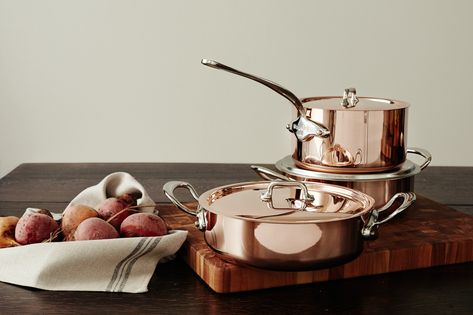 Professional chefs are all too aware of how a few extra moments of heat can make or break a dish. That's why they love copper pans, which respond to heat in an instant. Mauviel's M'150s pans, which work on all hobs except induction, are revered as the world's finest. We especially love the versatile sauté casserole, which just as suitable for steaks as it is for curries—and it looks stunning when you take it straight from the hob (or oven) to the table. Copper Pots And Pans, Copper Cookware Set, Copper Cookware, Fine Restaurant, Gold Kitchen, Stainless Steel Cookware, Copper Pots, Copper Kitchen, Cookware Sets