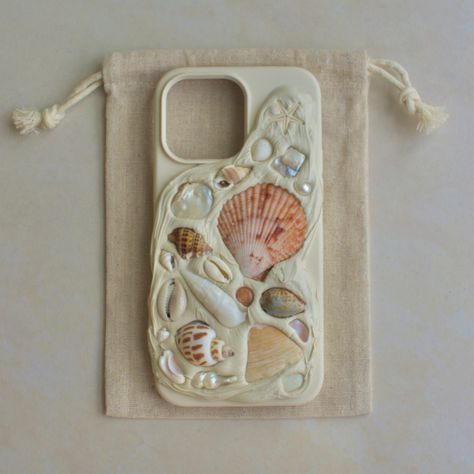 You can take the girl away from the beach but you can't take the beach away from the girl. Our Bespoke Coastal Case boasts a sheik sophisticated design whilst summer influences shine through, it is the ultimate vacation phone case. Our Coastal Case showcases more than 20 different variants of some of the most beautiful shells, pearls and echinoderms from the Victorian and Mediterranean coastlines- sustainably sourced, handmade and intricately aesthetically designed taking up to 3 hours per desig Textured Phone Case, Shell Aesthetic, Seashell Phone Case, Beach Phone Case, Aesthetic Case, Beautiful Shells, Handmade Phone Case, Shell Crafts Diy, Pretty Phone Cases