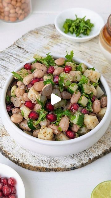 Hina Gujral - funfoodfrolic on Instagram: "X = Xclusive Vrat Ka Salad 🥗 Episode 24 of A - Z Salad Challenge 🌿 Perfect for Happy and Healthy Fasting 😁  🔸Vegan 🔸Zero Oil 🔸Gluten Free 🔸Energy Boosting 🔸No Onion. No Garlic  Ingredients For Salad 👇 1 Cup peanuts 1/2 Cup cucumber 1/2 Cup potatoes 1/4 Cup pomegranate 1 green chilli  1 tablespoon grated coconut  1 teaspoon cumin powder 1/4 teaspoon black pepper powder  1 teaspoon rock salt  Juice of one lemon Loads of fresh coriander 😀  #saladbowl #saladchallenge #vegansalad #navratrirecipes #highproteinmeals   (Peanut Salad, Vrat Ka Salad, Healthy Salad, Indian Salad)" Salad Indian, Salad Challenge, Indian Salad, Indian Salads, Navratri Recipes, Peanut Salad, Pomegranate Salad, No Salt Recipes, Pepper Powder