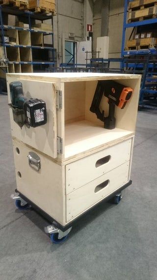 Picture of Mounting and Locking the Doors Mobile Tool Box, Toolbox Ideas, Portable Tool Storage, Tool Trolley, Portable Workbench, Portable Tool Box, Mobile Workshop, Garage Organisation, Wooden Tool Boxes