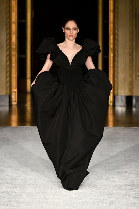 Halsey's Christian Siriano Dress on the Fall/Winter 2021 Runway Y2k Ipad, Y2k Kitchen, Haircuts Y2k, Y2k Haircuts, Y2k Images, Y2k Illustration, Y2k Keychain, Heart Shape Dress, Y2k Items