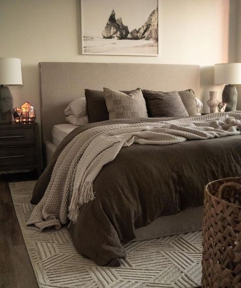 Tan Bedroom, Taupe Bedroom, Bedroom Decor Dark, Future Apartment Decor, Bedroom Decor Cozy, Casually Elegant, Brown Bedroom, Comfortable Bedroom, Apartment Decor Inspiration