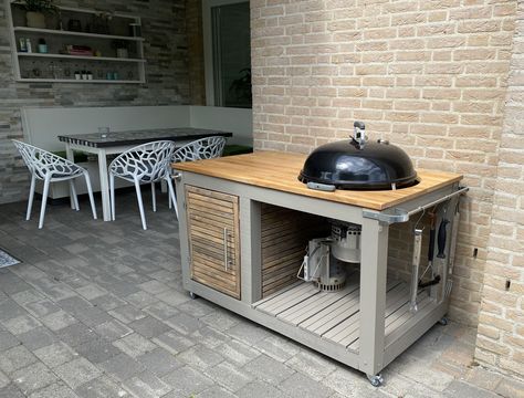 Weber Bbq Table, Weber Grill Outdoor Kitchen, Webber Grill Table, Weber Kettle Grill Table, Weber Grill Station, Weber Grill Table Diy, Corner Garden Seating, Weber Grill Table, Diy Grill Table