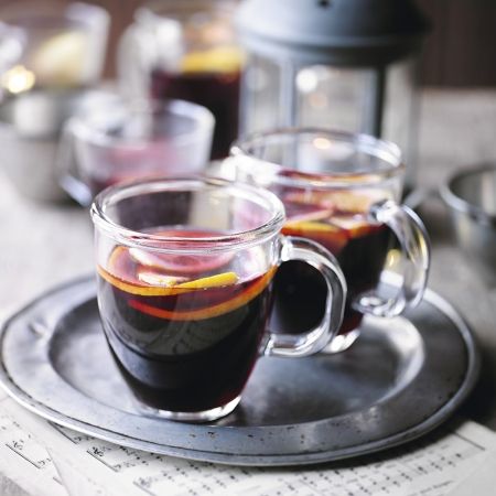 mulled sherry Spiced Mulled Wine Recipe, Samhain Recipes, Samhain Traditions, Holiday Punch Recipe, Soul Cake, Kitchen Witch Recipes, Mulled Wine Recipe, Holiday Punch, Healthy Christmas