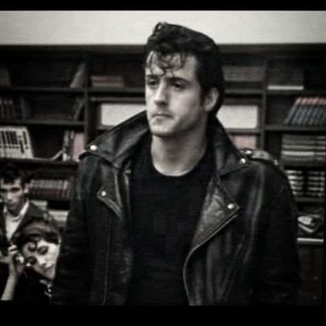 Stallone in Lords of Flatbush #LordsOfFlatbush #Stallone #SylvesterStallone #rockabilly #greaser #greasers #fifties Greaser Style, Rajat Tokas, Sly Stallone, Burlesque Fashion, Grease Is The Word, John Rambo, Punisher Marvel, Action Man, Rolled Up Jeans