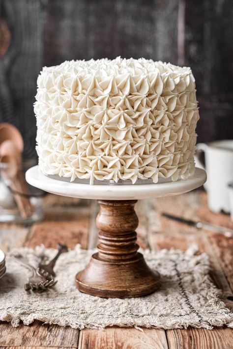 High Altitude Cake Recipe, Almond Wedding Cakes, Amaretto Cake, Almond Buttercream, Flower Buttercream, Almond Desserts, Cake Design Inspiration, High Altitude Baking, Southern Desserts