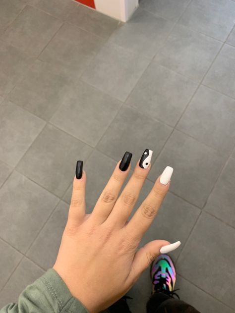 Ying Yang Nails, Coffin Acrylic Nails, Fresh Nails, Natural Nail Art, Purple Acrylic Nails, Nails Purple, Sassy Nails, Purple Acrylic, Acrylic Nails Coffin