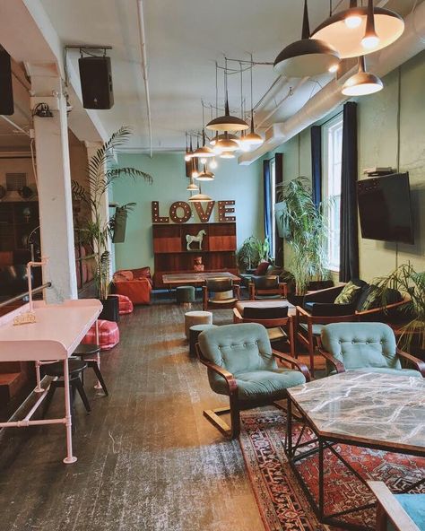 18 Best Coworking Spaces Around the World | WiFi Tribe Small Co Working Space Design, Creative Coworking Space Ideas, Cozy Coworking Space, Co Working Space Ideas, Cool Coworking Spaces, Coworking Coffee Shop, Collective Workspace, Small Coworking Space Design, Small Coworking Space