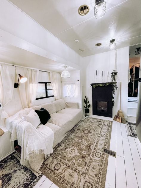 10 Ways to Makeover Your RV Ceiling | RV Inspiration Rv Living Room, Rv Interior Remodel, Tiny House Camper, Camper Trailer Remodel, Trailer Decor, Trailer Interior, Diy Camper Remodel, Rv Makeover, Trailer Living