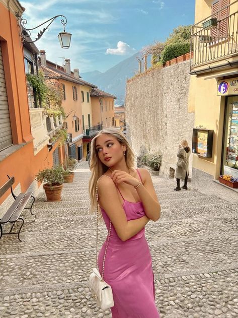 European Summer Aesthetic, Comer See, Italy Pictures, Italy Outfits, Hairstyles Women, Women Business, Pic Pose, Italian Summer, American Beauty