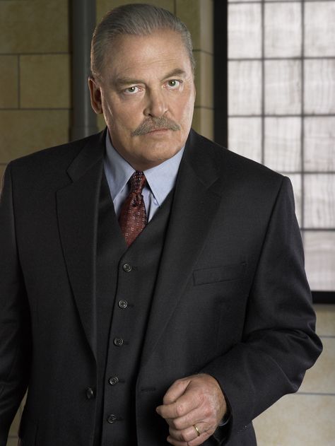 Stacy Keach as Warden Henry Pope in #PrisonBreak - Season 1 Stacy Keach, Movie Credits, Michael Scofield, Josh Brolin, Mickey Rourke, Frank Miller, Celebrity Stars, Robert Rodriguez, Georgia On My Mind