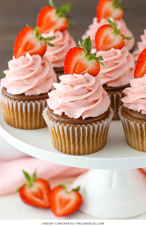 Fruit Cupcakes, Strawberry Nutella, Nutella Cupcakes, Summer Cupcakes, Decorating Cupcakes, Baking Journal, Summer Cake, Cake Mini, Strawberry Frosting