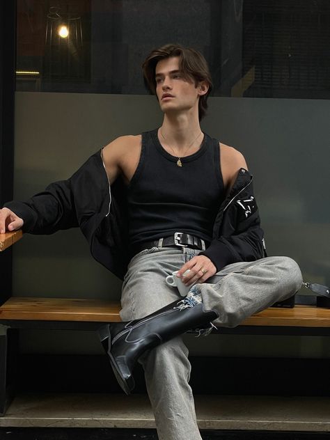 Male Model Outfits, Nightlife Outfits, Sweater Outfits Men, Black Outfit Men, Male Models Poses, Concept Clothing, Expensive Clothes, Pose References, Street Fashion Men Streetwear