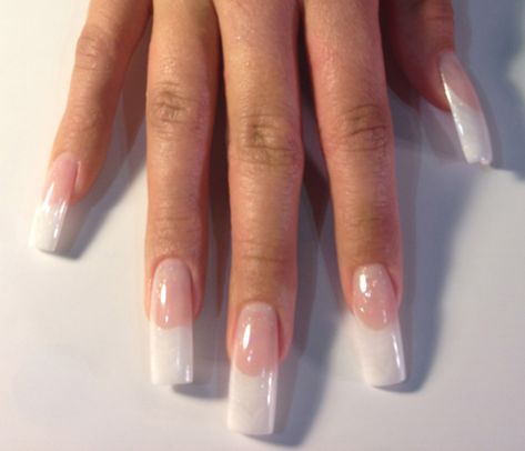 White French manicure. I've had this kind of nails before in Cali, with the long nail bed. White French Manicure, Manicure Natural, Long Nail Beds, Long Square Nails, Curved Nails, Her Nails, White French, Hot Nails, Fire Nails