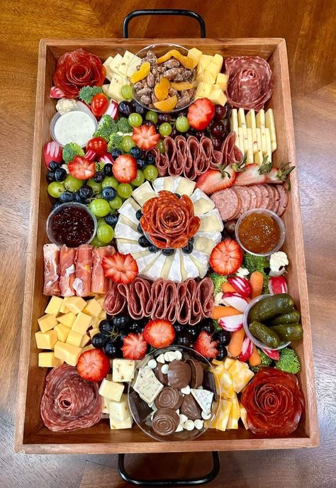 Charcuterie Board Veggies And Cheese, Charcuterie Board Ideas 21st Birthday, Charcuterie Board For 18th Birthday, Spa Charcuterie Board, Diy Grazing Box Ideas, Fruit Graze Board, Meat Boards Cheese Plates, Fruit Veggie And Cheese Charcuterie Board, Grazing Tray Ideas