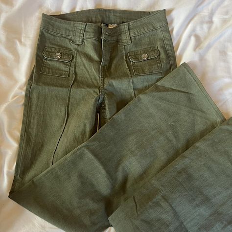 H&M khaki low waist flares
Look so similar to brandy... - Depop Agatha Pants, Depop Finds, Lara Croft, Low Waist, On Back, Brandy Melville, Brandy, H&m, Women Wear