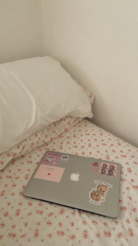 Laptop Ideas, Laptop Case Stickers, Laptop Decoration, Macbook Stickers, Computer Sticker, Study Motivation Inspiration, Macbook Wallpaper, Macbook Case, Room Aesthetic