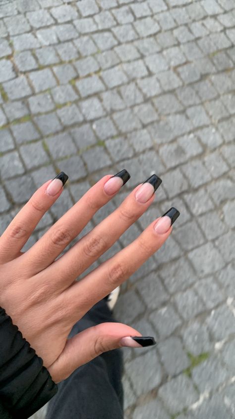 Coffin Acrylic Nails Black Tip, Black French Tip Nails Short Coffin, Gel Nails Ballerina Short, Short Coffin Black French Tip Nails, Black French Tip Coffin Acrylic Nails, Medium Length Black French Tip Nails, Black French Top Acrylic Nails, Black French Nails Coffin, Black Fresh Tip Nails