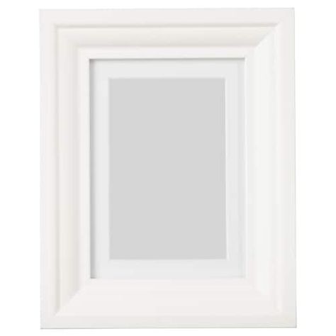 KAXHOLMEN Frame - white - IKEA Decorate With Pictures, Mosslanda Picture Ledge, Ikea Italia, Ikea Pictures, Picture Ledge, Ikea Frames, White Picture Frames, Elegant Frame, Ikea Family