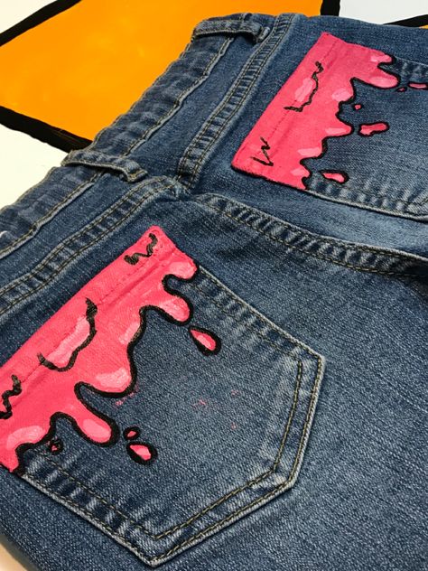 Custom Jeans Diy, Diy Pants, Painted Clothes Diy, Denim Art, Painted Denim Jacket, Diy Vetement, Custom Jeans, Diy Fashion Clothing, Painted Jeans