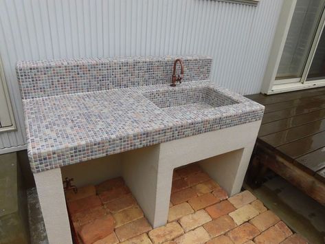 bathroom ideas small on a budget Outdoor Sink Ideas, Understairs Ideas, Beautiful Bathroom Ideas, Outdoor Garden Sink, Outside Sink, Outdoor Kitchen Sink, Garden Sink, Outdoor Sinks, Modern Bungalow House