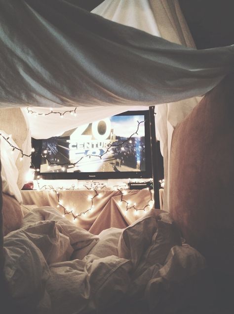 Date night in a homemade fort. Lorcan And Lysander Scamander, Hugo Weasley, Scorpius And Rose, Dominique Weasley, Dream Dates, Lily Potter, Blanket Fort, Cute Date Ideas, Dream Date