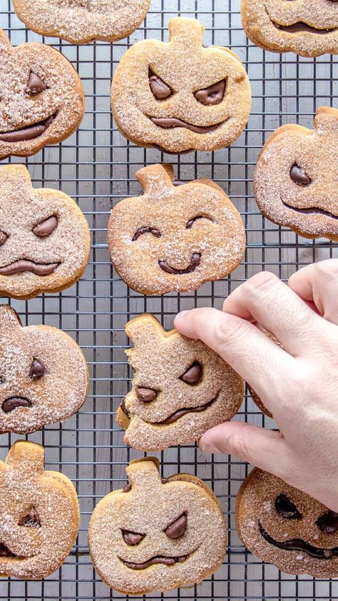 Jack O Lantern Cookies, Pumpkin Shaped Cookies, Halloween Pumpkin Cookies, Halloween Cookie Recipes, Cherry Liqueur, Chantilly Cream, Nutella Cookies, Make Halloween, Fall Stuff