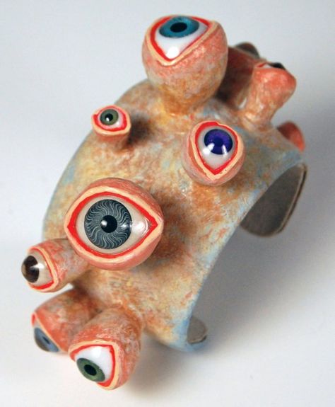 Jewels all around Small Sculptures, Contemporary Jewellery, Eye Jewelry, Fidget Spinner, Ceramic Sculpture, Fails, Craft Projects, Cool Designs, Arts And Crafts