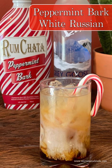 Rum Chats Peppermint Bark Drinks, Peppermint Rumchata Martini, Peppermint Rum Chata Drinks, Rumchata Peppermint Drinks, Rum Chata Peppermint Bark Drinks, Peppermint Rumchata Pudding Shots, Rum Chata Peppermint Bark Recipes, Peppermint Rum Chata Recipes, Rumchata Peppermint Bark Drinks