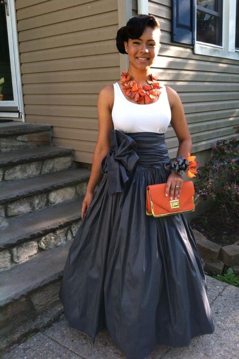 Very sheik! Orange Skirt Outfit, African Skirt Outfit, African Skirt, Outfit Classy, Ankara Print, Orange Skirt, Beautiful Skirt, Party Skirt, Long Maxi Skirts