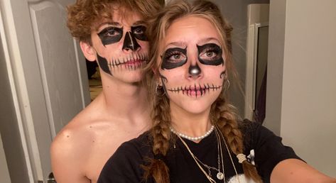 Skeleton Makeup Couple Halloween, Halloween Face Paint Couples, Couple Halloween Costumes Face Paint, Couples Skull Makeup, Halloween Couple Makeup Ideas, Couples Face Paint, Skull Makeup Couple, Couple Skull Makeup, Couples Halloween Makeup Ideas