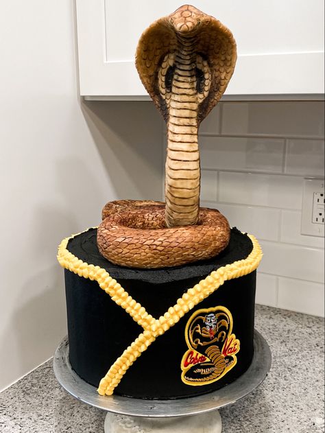 Cobra Kai Cakes, Cobra Cake, Cobra Kai Party, Stitch Birthday Cakes, Corba Kai, Cake 2022, Snake Cakes, Snake Birthday, Karate Birthday