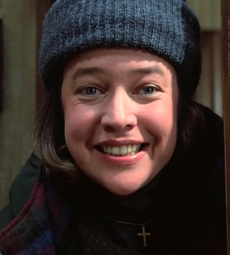 Kathy Bates as Annie Wilkes in 'Misery', 1990. Annie Wilkes, Fred Claus, Misery Movie, Kathy Bates, All Horror Movies, Here's Johnny, Bee Movie, Horror Movie Icons, Face Drawing Reference