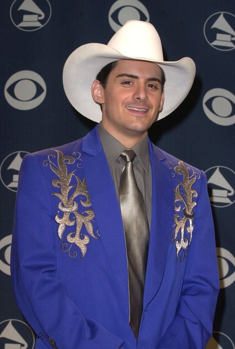 Brad Paisley in 2001 Producing Music, Luke Bryan Quotes, Kimberly Williams, Country Girl Problems, Country Song Quotes, Fake Smile Quotes, Jennifer Aniston Hair, Country Musicians, Zac Brown Band