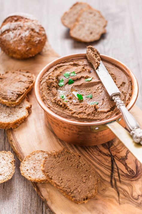 mushroom walnut #lentil #pate vegan glutenfree - ricetta pate di lenticchie e noci ai funghi con miso #vegan senza glutine Mushroom Pate, Vegan Pate, Mushroom Recipes Healthy, Gluten Free Beauty Products, Pate Recipes, Wild Mushroom, Party Appetizer, Vegan Christmas, Healthy Comfort Food