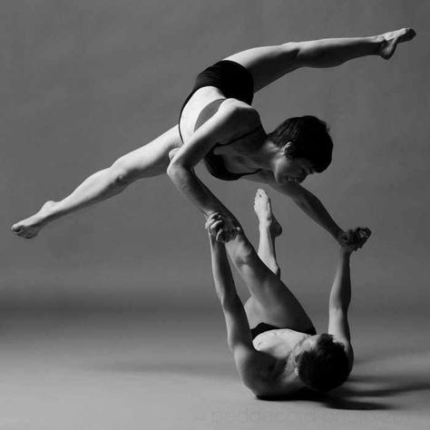 partner work Alena Kovaleva, Ballet Aesthetic, Dance Picture Poses, Dance Photography Poses, Aesthetic Dance, Bolshoi Ballet, Dance Like No One Is Watching, Dance Movement, Ballet Photography