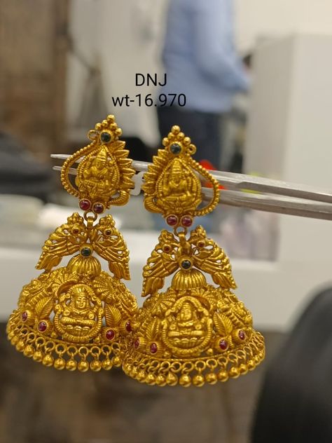 Jhumkis Traditional Gold, Ear Buttalu Gold, New Jumki Designs Gold, Zumka Earrings Gold Jewellery, Gold Antique Jumkas Design, Gumka Design Gold, Gold Antique Jhumkas, Jumkey Gold, Antique Jumki Designs Gold