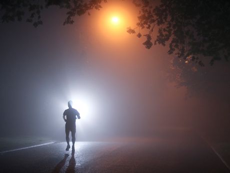 The Case for a Morning Run Running Night, Running Safety, Running In The Dark, Dance Coach, Barefoot Running, Ways To Wake Up, Runner's World, Run With Me, Morning Run