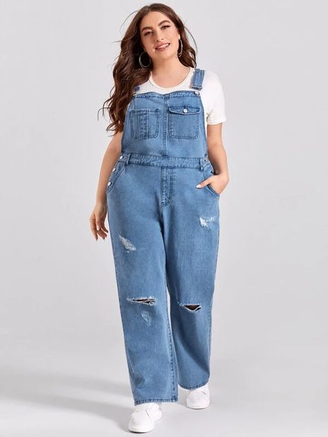 Overalls Outfit Plus Size Style, Overall Plus Size Outfit, Dungree Styles Fashion, Dungree Styles Dress, Cute Dungaree Outfits, Overalls Outfit Plus Size, Jumper Pants Outfit, Plus Size Overalls Outfit, Dungree Styles