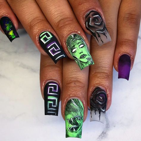 Medusa Nail Art, Medusa Nails, Usa Nails, Medusa Tattoo, Nail Pro, Matte Nails, Halloween Art, Nail Artist, Halloween Nails