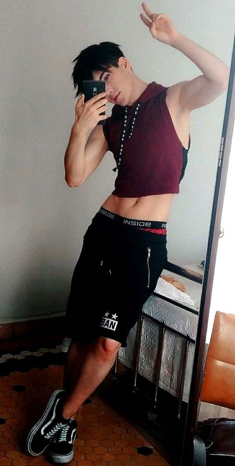 Inside Man In Crop Top, Men Wearing Crop Tops, Trans Male Outfits, Crop Top Hombre, Boy In Crop Top, Androgynous Asian, Hot Male Outfits, Androgynous Fashion Male, Men Crop Top Outfit