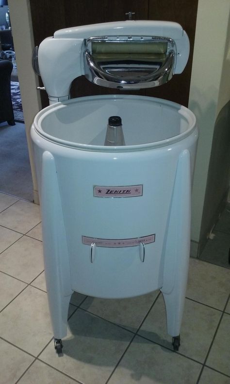 Circa 1948 Zenith wringer washer - fully restored. Vintage Washing Machine, Wringer Washer, Clothes Lines, Old Washing Machine, Remembering Mom, Pastel Kitchen, Retro Appliances, Farm Lifestyle, Mini Washing Machine