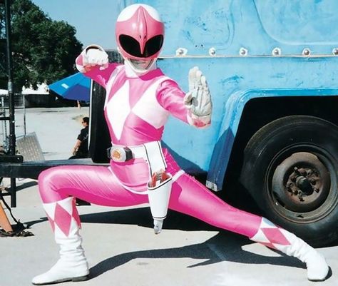 Pink Ranger (Kimberly) of the Mighty Morphin' Power Rangers low stance Kimberly Power Rangers, Pink Ranger Kimberly, Vr Troopers, Ranger Armor, Kimberly Hart, Amy Jo Johnson, Power Rangers Cosplay, Pink Power Rangers, Japanese Superheroes