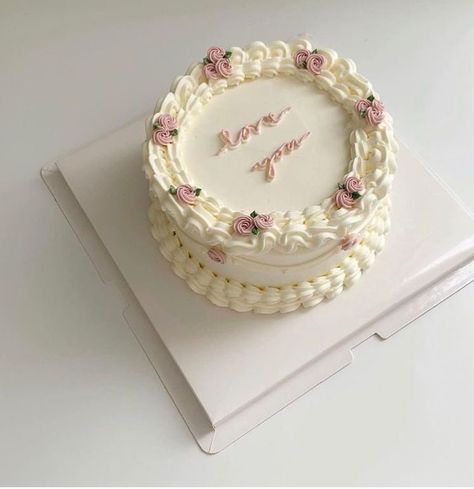 Bolo Vintage, 15th Birthday Cakes, Vintage Birthday Cakes, Pretty Cake, Korean Cake, 16 Birthday Cake, Pink Birthday Cakes, Simple Cake Designs, Mothers Day Cake