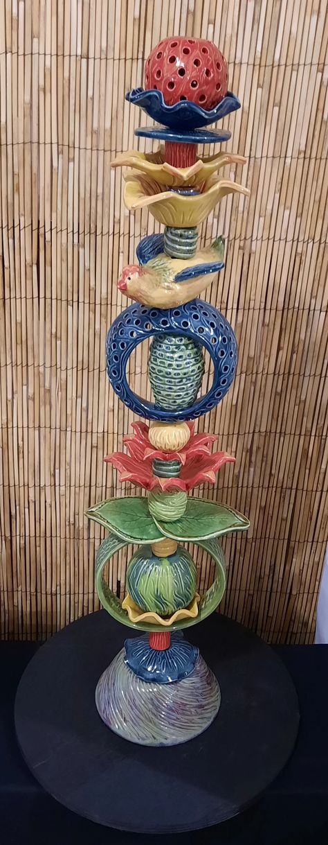 Garden Art Totems, Ceramic Yard Art Ideas, Clay Garden Totems, Ceramic Totem Poles Garden Art, Pottery Totems Yard Art, Clay Totem Poles Ideas, Pottery Totem Poles, Ceramic Totem Poles, Yard Totems